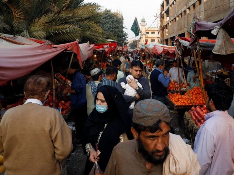 Copy of 2021-01-22T035952Z_127051397_RC2RCL9JW79Z_RTRMADP_3_HEALTH-CORONAVIRUS-PAKISTAN-1611388157045