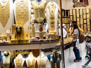 Photos: UAE gold shoppers get comfortable with $1,830 plus levels