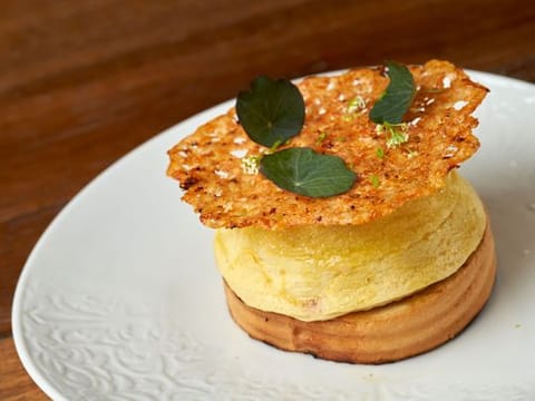 Here's how to make a Pangolin dome stuffed omelette
