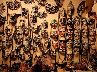 COVID-19: Venice has people in masks but no Carnival fun