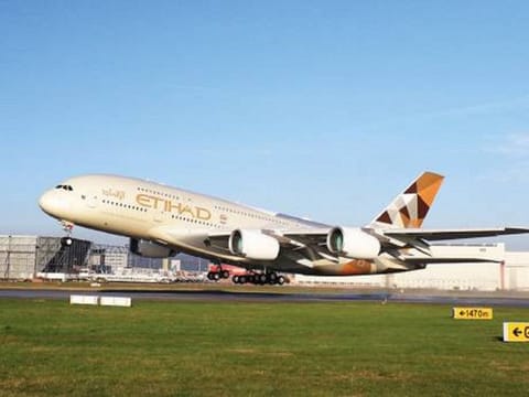 Etihad has become the first airline in the world to have all its operating pilots and cabin crew vaccinated against the COVID-19 virus.