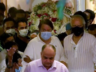 Shah Rukh Khan, Ranbir Kapoor pay last respects to Rajiv Kapoor