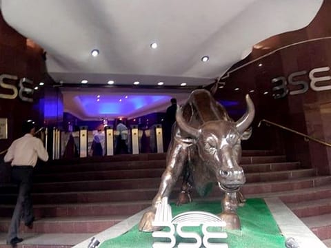 Indian stock markets had been heading lower over foreign fund outflows and tariff concerns. New investors in Indian stock markets will do well to change tack. 