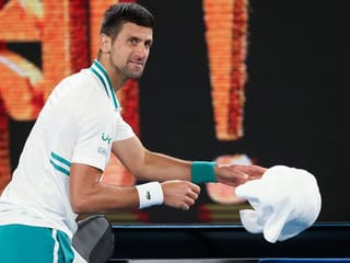 Australian Open: Djokovic defies injury to reach last eight