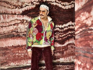 Bollywood: Ranveer Singh latest star to try 'Pawri Ho Rahi Hai' trend; Kareena Kapoor returns to social media