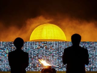 Temple of Zoom: 200,000 Thai Buddhists mark holy day via video link