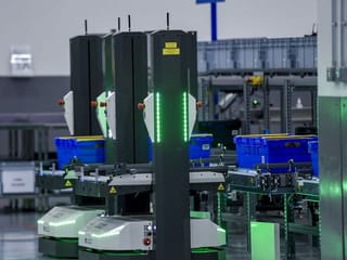 Photos: Let robots sort out your online orders… with help from humans