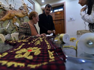 Photos: Gift for Pope Francis, handmade shawl tells story of Iraq's Christians