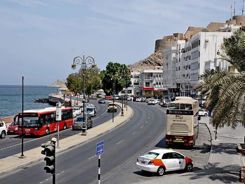 Under new regulations in Oman, employees who are more than an hour late to work without a valid excuse can face wage deductions of up to two days.