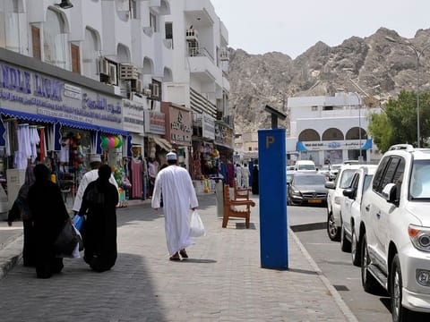 Visa renewals of expatriates in positions that are not in the Omanisation category are happening with ease but for jobs listed for Omanisation the path is not so smooth.