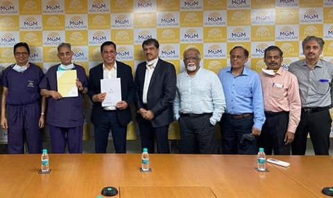 From left: Dr Thiagarajan Srinivasan (director of the Institute of Liver Transplant & HPB Surgery, MGM Healthcare), Dr K.R. Balakrishnan (chairman of Cardiac Sciences, and the director of Institute of Heart and Lung Transplant and Mechanical Circulatory Support, MGM Healthcare), Faizal E Kottikollon (chairman, Meitra Hospital), Dr Ali Faizal (director, Meitra Hospital), Dr. Murali P Vettath (chairman, Cardiovascular Surgery, Meitra Hospital).