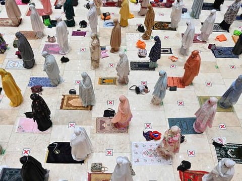 COVID-19: Muslims around the world open Ramadan with socially distanced prayers