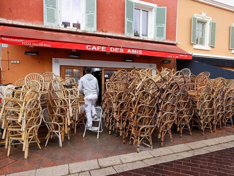 France worker Nice chairs