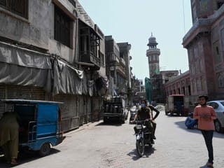 COVID-19: Pakistan ramps up restrictions for Eid Al Fitr — in pictures