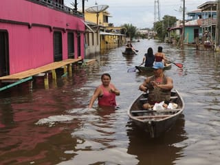 Pictures: 'Amazon Venice' scrambles to stay above floods