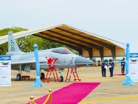  The ceremony was held at Nigeria’s Makurdi Air Base where the JF-17 jet bearing tail number NAF722 was displayed.