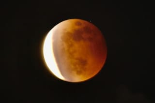 Photos: A super blood moon dazzles earthlings 