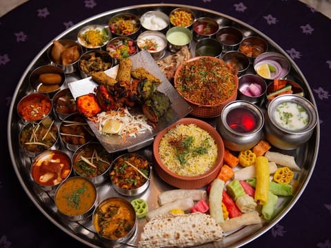 Make way for the king of Thalis