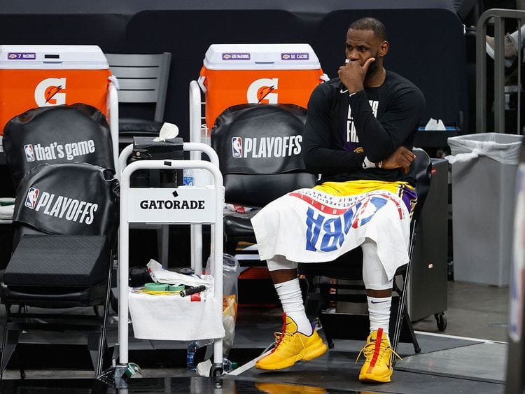 Le Bron James and the LA Lakers lost to the Phoenix Suns