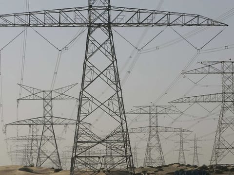 In 2021 DEWA installed 222 kilometres of 400kV overhead transmission lines and 97 kilometres of 132 kV ground cables to connect the substations to the main transmission network.