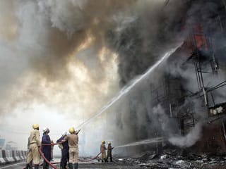 Massive fire breaks out in Delhi's Lajpat Nagar market