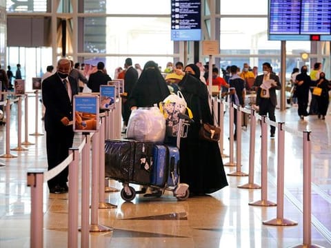  The visa is free of cost and it will be issued instantly along with the flight ticket, SPA reported 