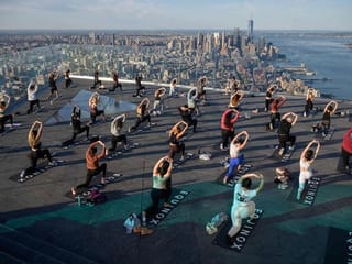 Photos: Health enthusiasts do yoga on the highest outdoor Skydeck in NYC