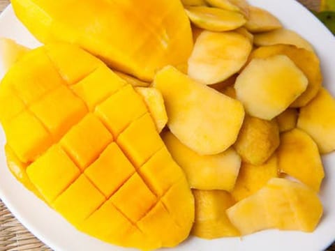 Mangoes contain polyphenols, which help reduce inflammation and protect cells from damage, and a notable amount of dietary fibre, approximately 2.6 grams per cup, which supports gut health.