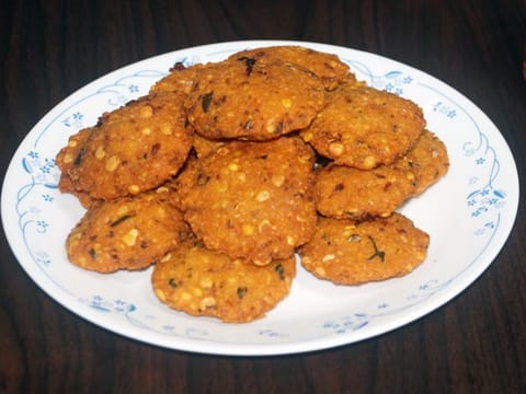 Here's how you can make these golden-brown fritters, famed for its taste in Kerala