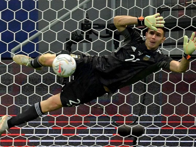 Football - Martinez