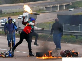 Violent rioting, looting erupt in 2 South African provinces