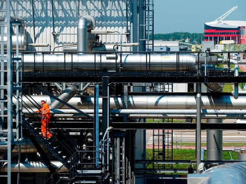 Abu Dhabi National Energy Company PJSC (TAQA) and Marubeni Corporation (Marubeni), announced Thursday a partnership to develop a greenfield cogeneration power and water desalination project in Saudi Arabia.