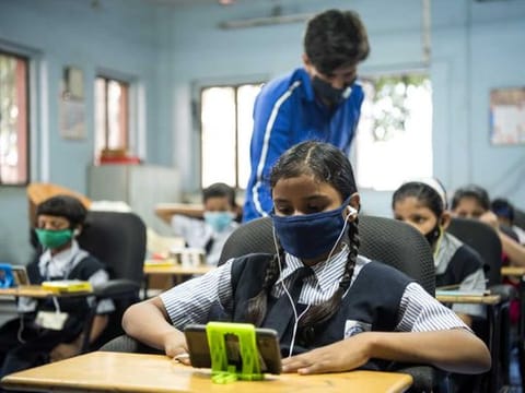 Experts believe that India is moving towards  a blended learning  format that will combine  the best of online and  offline learning