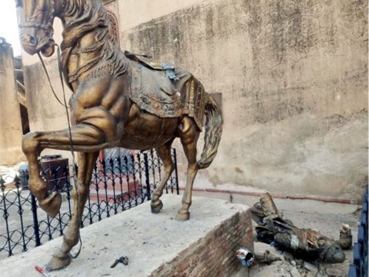 Maharaja Ranjit Singh statue Lahore Pakistan