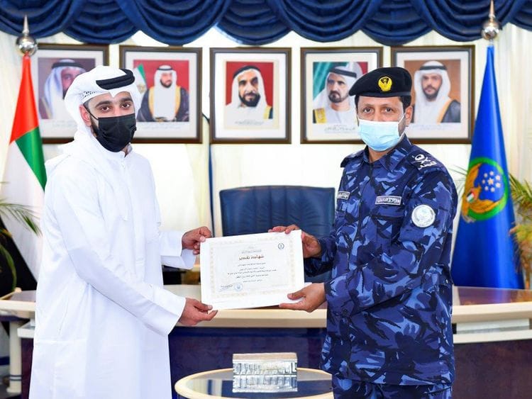 Sharjah Police  chief honours man-1629441061514