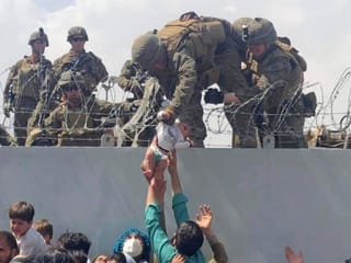 Photos: Evacuees make desperate escape from Afghanistan