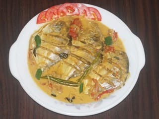 This 20-minute Kerala recipe for Chattiyil pollicha meen or pot fish curry uses less oil