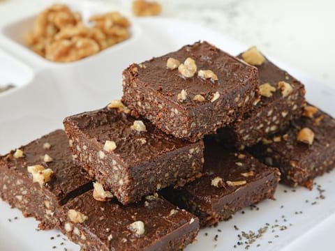 Recipe to making raw vegan chocolate brownies at home
