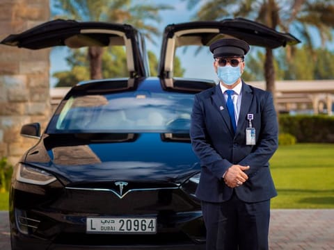 Dubai’s Roads and Transport Authority (RTA) has signed an agreement with Uber to enhance the training of chauffeurs of RTA limousines. 