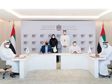 Jassim Hussein Thabet, Group CEO and Managing Director of TAQA, Engineer Hatem Dowidar, CEO of Emirates Telecom Group, Omar Suwaina Al Suwaidi, Undersecretary of MoIAT and Engineer Saeed Ghamran Al Rumaithi, CEO of Emirates Steel Industries Company signed the MoU in presence of Dr. Sultan bin Ahmed Al Jaber and Sarah bint Youssef Al Amiri.