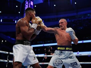 Look! Britain's Joshua takes beating from Ukrainian Usyk, loses heavyweight world titles