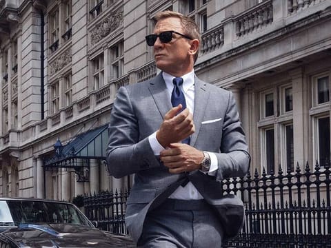 Daniel Craig, in his final portrayal of 007 in No Time to Die, wears a special Seamaster Diver 300M 007 Edition.