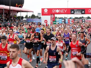 Look! Full-scale London Marathon returns to city streets after two-year hiatus caused by COVID-19