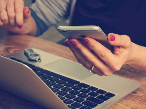Here's how to renew your mobile registration for Etisalat, Du and Virgin Mobile. Picture used for illustrative purposes. 