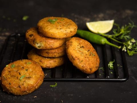Healthy vegetarian kebabs from raw banana - Kache kele ke Kebab