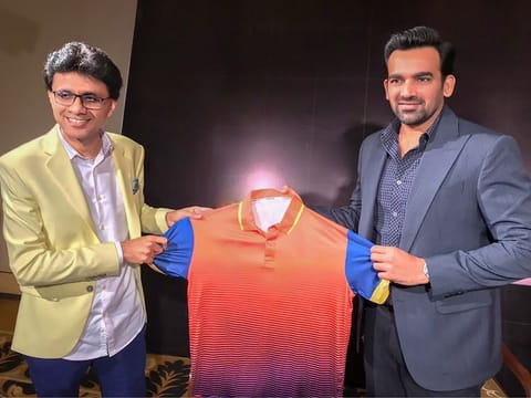 Zaheer Khan (right) with Anis Sajan.
