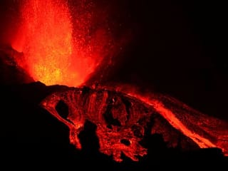 Photos: Huge lava blocks fall from Spain volcano