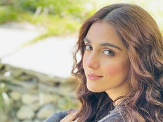 Pakistani star Feroze Khan regrets getting fillers, Amna Ilyas gets trolled for video