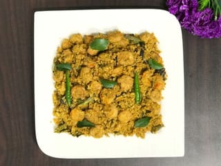 Here's a classic Kerala recipe to making chemmeen thoran or coconut prawn stir fry in 15 minutes
