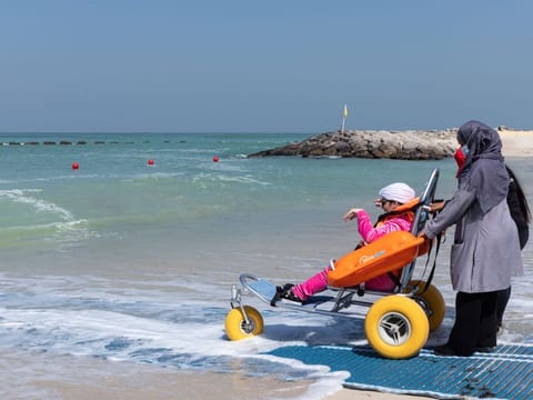 The beach floating wheelchair is equipped with features that make it safe for use on the land and in the water. 